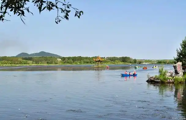 探秘黑龙江黑河五大连池景区:自然奇观与旅游体验