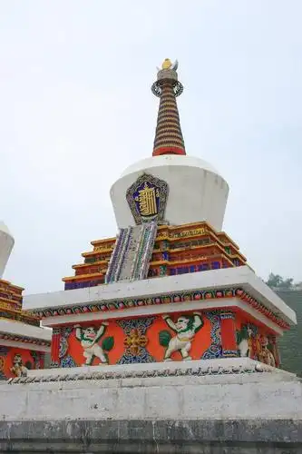 藏传佛教佛塔造形与意义