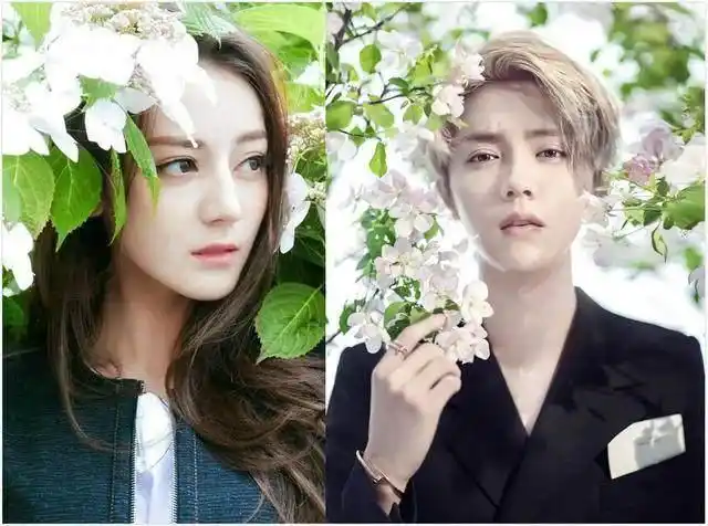 迪丽热巴和关晓彤同穿小白裙,一个美如少女