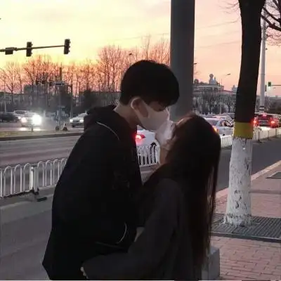 亲密情侣头像有雾的地方我不去我要的爱必须是偏爱我也必须是例外