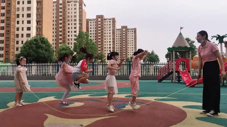 大五班 "传统游戏忆童年,绘本故事润童心"六一系列活动之民间游戏――