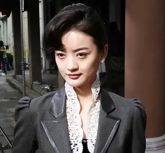 朱杰和胡歌是同学貌美如花从不炒作丈夫位列全球亿万富豪榜