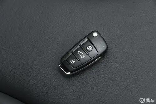 【奥迪q32017款30 tfsi 风尚版内饰汽车图片-汽车图片大全】-易车