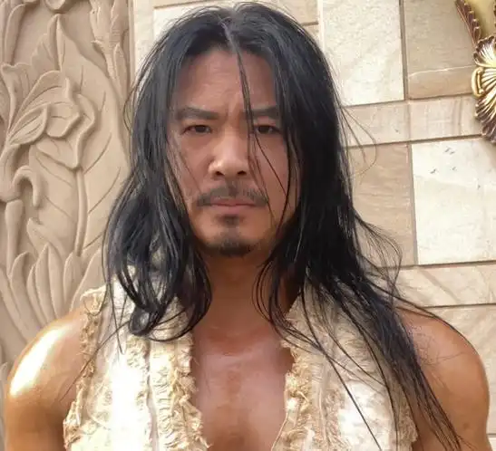 健美网红团体"鹿家门"出现内讧,一个叫泰坦的成员被扫地出门