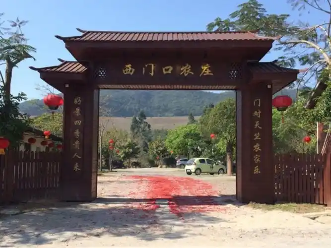 为"厦门后花园"的天竺山旅游风景区)国家森林公园天竺山西大门入口处