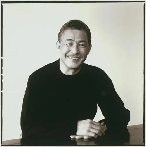 传奇设计师三宅一生去世经典褶皱和乔布斯毛衣都出自他手