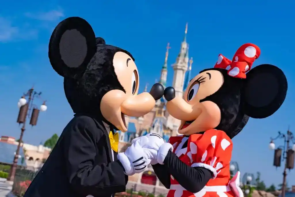 朋友们手机 电脑壁纸(此壁纸在上海迪士尼度假区官方公众 - 抖音