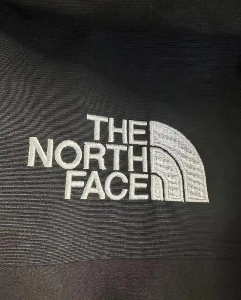 正品北面冲锋衣标志.##户外装备 #冲锋衣 - 抖音