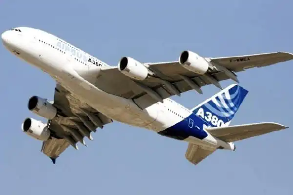 空客机a380是世界上最高的客机,打破了由波音747主导近31年的世界最高