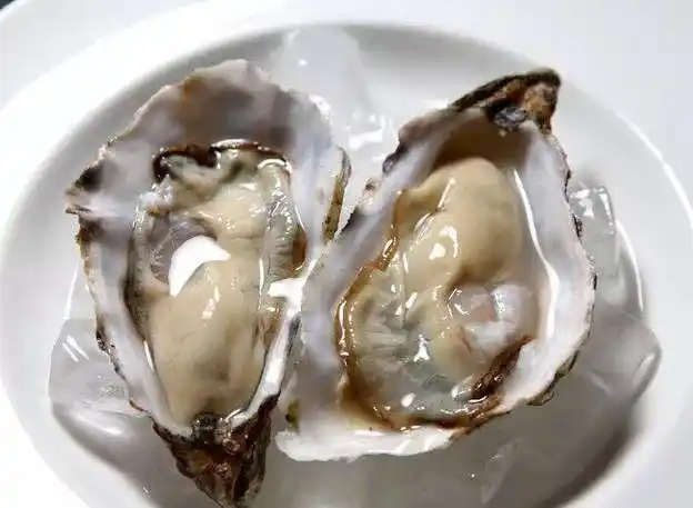 像一个纯爷们一样去吃生蚝