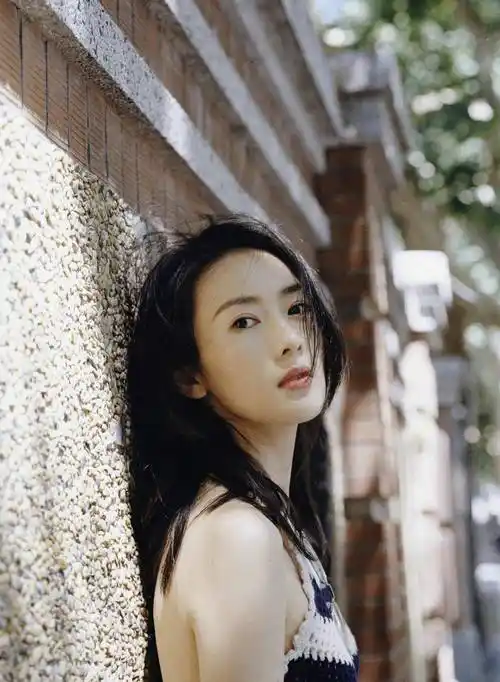 女星童瑶时尚写真:气质优雅,绝代佳人