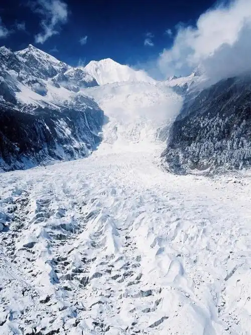 海螺沟川西少有的低海拔冰川及攻略