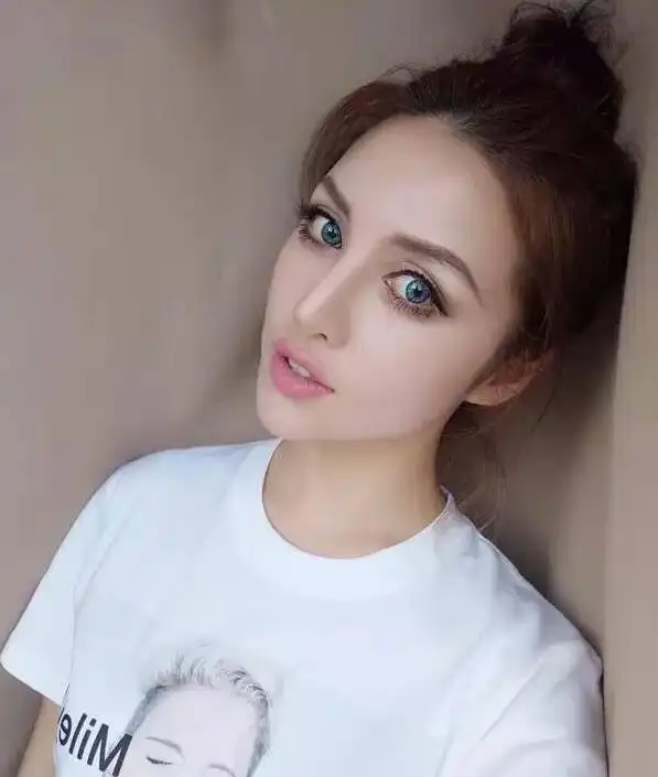 来看看中俄的混血美女吧!绝对美到"没毛病"!