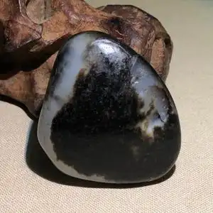 乌鸦皮籽料原石