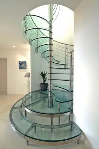 敢在家装个旋转玻璃楼梯,小区绝无仅有,采光档次都不是事!_手机搜狐网
