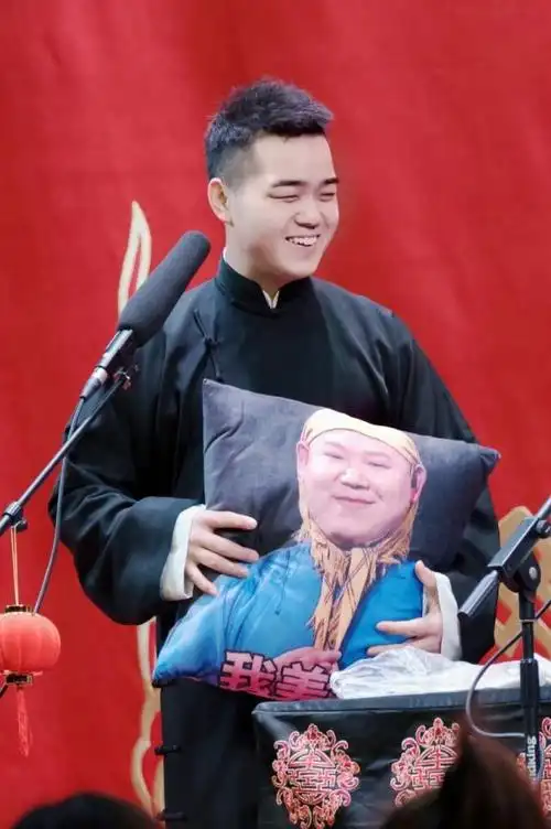 尚筱菊问网友见到他们会不会就开心郭德纲买票就是最好的回答