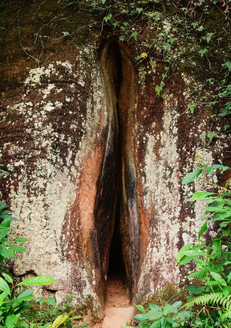 广东韶关丹霞山的阴阳元石是天生的奇观还是人工制作