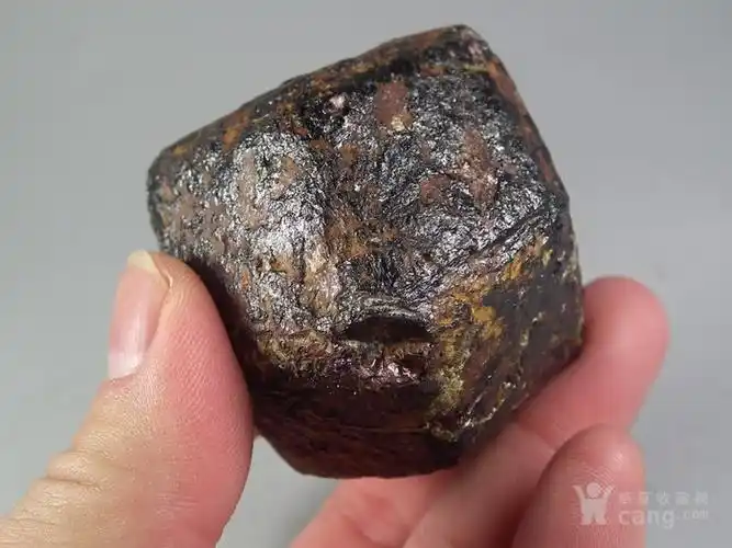 明代老红宝石晶体多棱大镇子