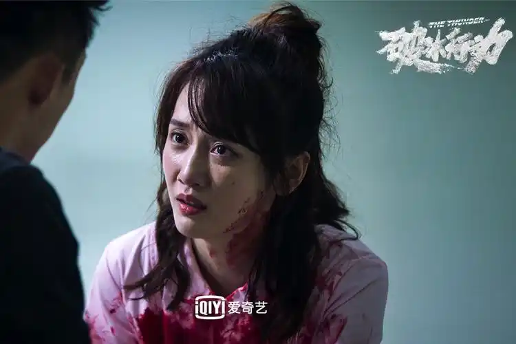 李墨之破冰行动央八收官新写真曝光显干练气质