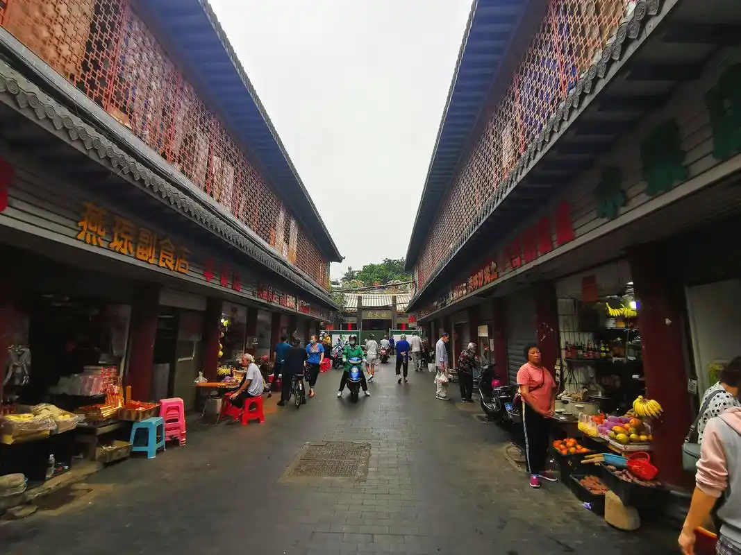 海口西天庙,堪称骑楼老街里的宝藏,在这里吃早餐你会挑花眼