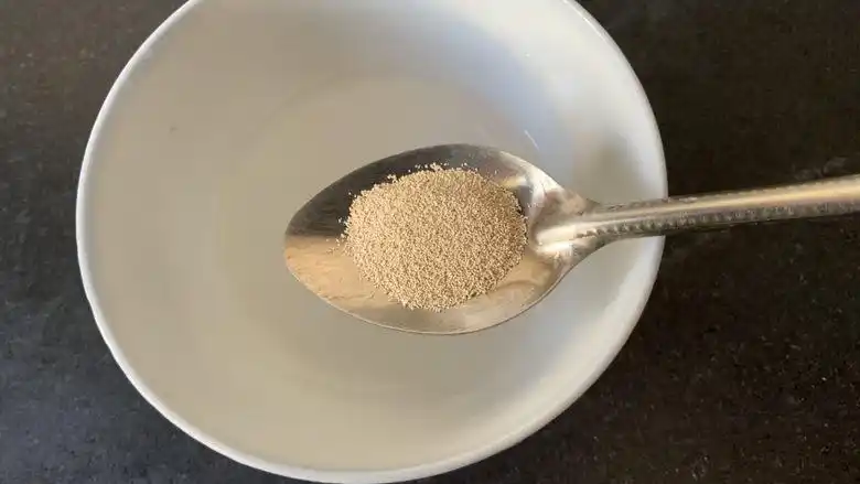 display:inline-block; href=/shicai/ 731>酵母 /a>(水一定要少点