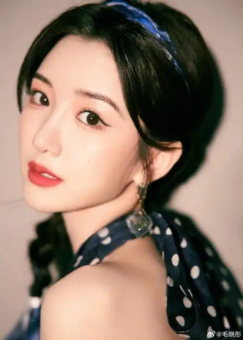 明艳美丽的公主殿下!好大好大的大眼睛做梦都想用毛晓彤的脸活