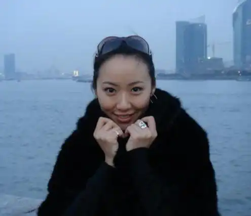 据悉,陈一嘉和侯耀文的感情在之后才被侯家人慢慢接受,而陈一嘉本人的