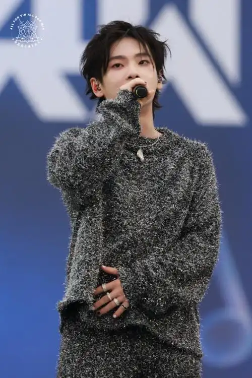 照片#    新一年的旅程,热爱依旧如初  从红色的lost rivers开始  从