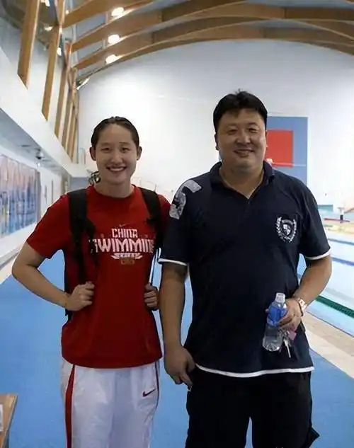 徒弟夺冠后,竟自愿为教练买路虎_刘子歌_金炜_游泳
