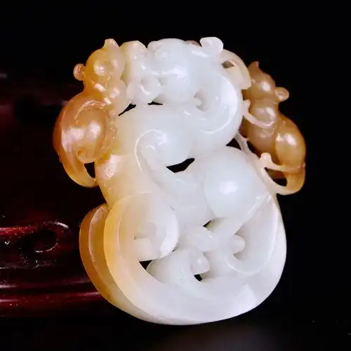 国家级玉雕大师【陶虎】工作室作品 和田玉挂件望子成龙 30.46g