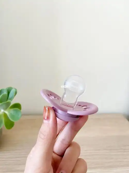 牙齿07会长变形,但是当宝宝啃起手指来,我宁愿他用安抚奶嘴0299