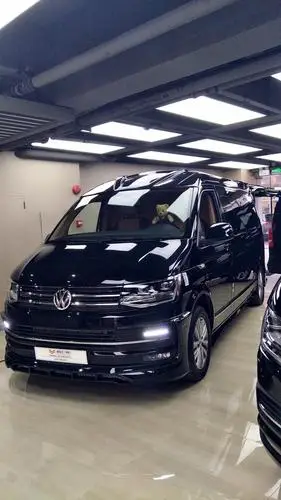 经典德系七座商务车,进口大众t6,,内饰直逼奔驰s级