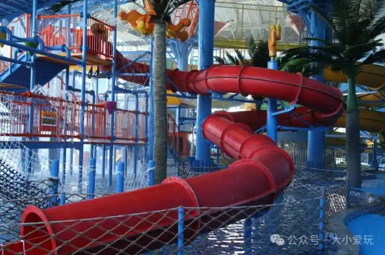 如果不是知道自己在酒店里还以为是来了一个专业的水上乐园穿越探险