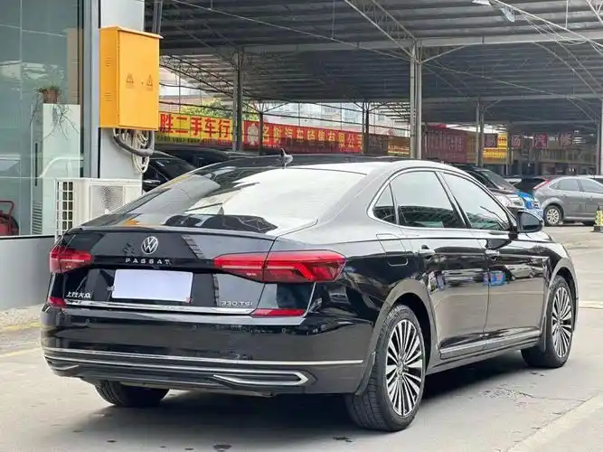 大众帕萨特20款改款330豪华型