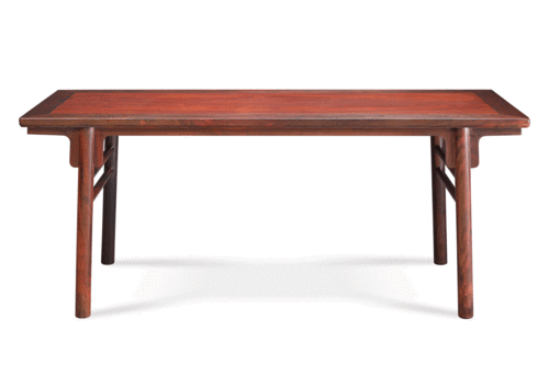 四角,而在长边两端缩进的一些位置,用夹头榫插肩榫等榫卯结构连接其腿