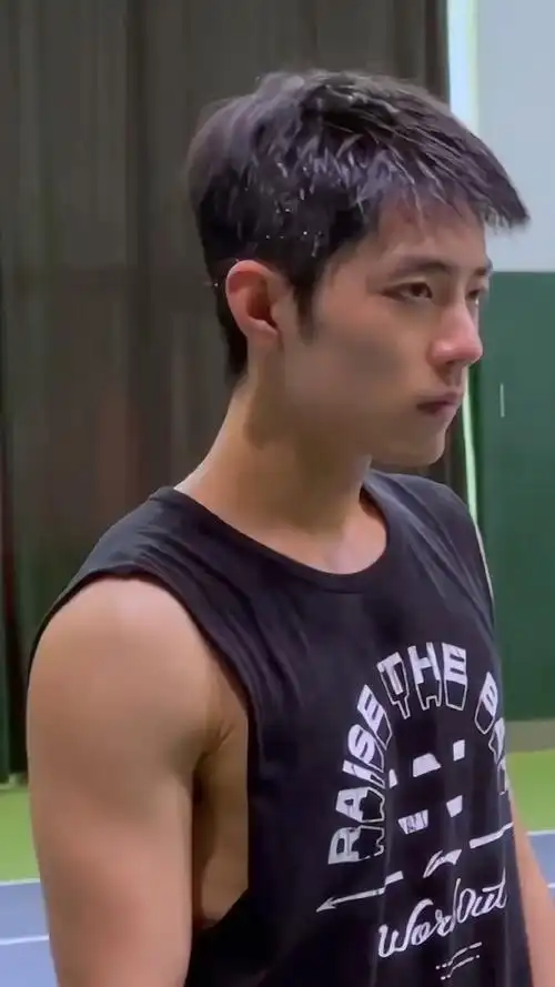 xz  下班喽,约了男朋友打球[兔子]@x玖少年团肖战daytoy