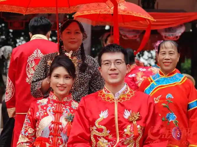 12对新人在广州南沙共同演绎独特的浪漫水乡婚礼_腾讯新闻