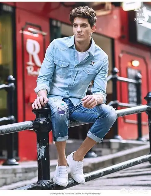 搭配牛仔上衣浅蓝色牛仔裤颜色比较清爽七分袖男t恤,干净,如果是肤色