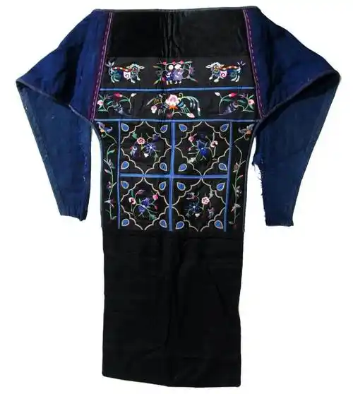 新展绚彩中华中国布依族服饰展