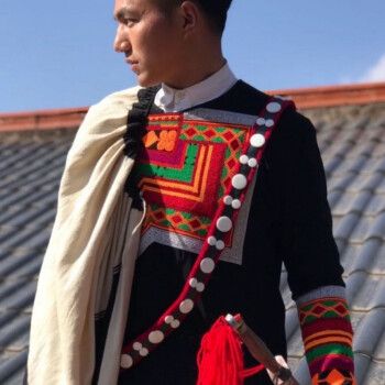 彝族服装男透气舒适火把节服饰凉山彝族男外套绣花上衣民族风彝族诺苏