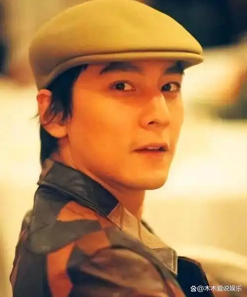 看完刘烨儿子的照片,才算明白混血儿的心酸,周华健比儿子还年轻