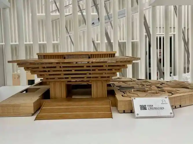 不同的模型坐落在不同高度上的承板上,世博会中国馆,崇州竹里,阿那亚