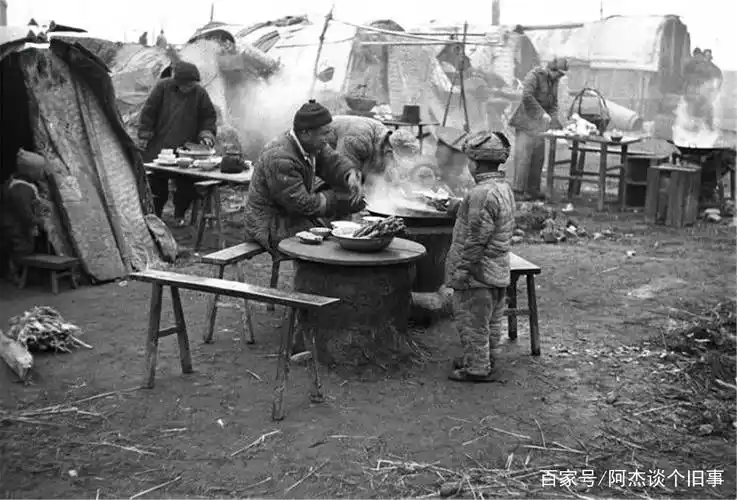 中国内战时期的国民生活:图二难民营的生活,图五乘火车撤退