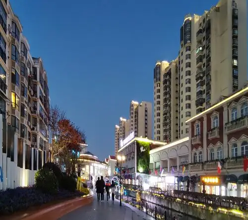 欧风花街,盐城市欧风花街,是非常有特色的一条街.