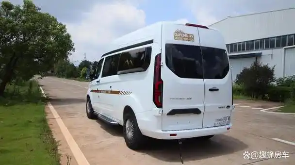 今天给大家介绍一款由2023新福特全顺t6打造的房车,这款适合夫妻和