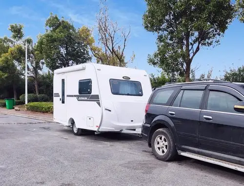 适合一家三口的小型拖挂房车,灵活拖拽,内饰堪比进口拖挂房车