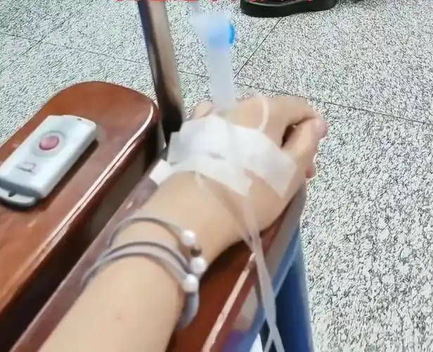 浙江一女子半夜去打点滴忍不住羡慕小情侣我也是美女输在哪