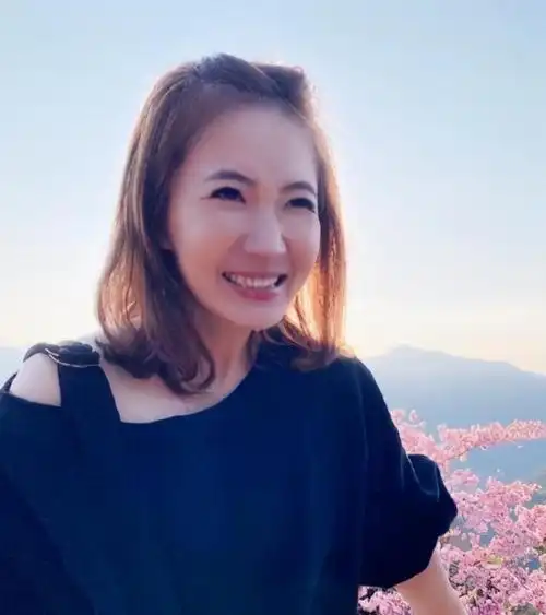 美女主持谢忻因当第三者事业尽毁成服务员被唾弃今39岁成老师