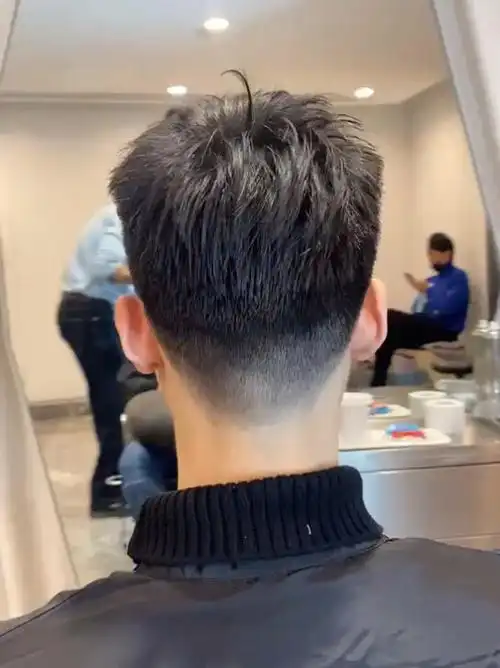 男生后脑勺发型图片