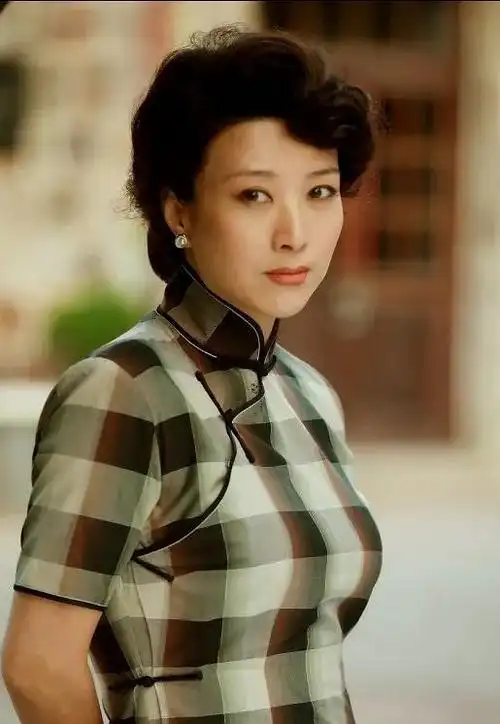 陆昱霖现任妻子是谁(著名演员王静:含泪拯救父母,将爱扩散,至今婚姻成